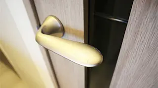 ドア