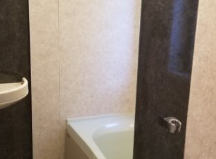 2019.2月横浜市　退去後のハウスクリーニング　浴室鏡の水垢を洗浄