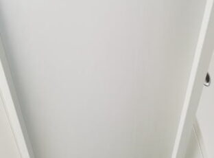 横浜市　Ａ様　ご入居前のハウスクリーニング④　浴室扉のアクリルガラス水垢の清掃　2019.11月