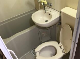 横浜市　アパート退去後のクリーニング　トイレの酷い汚れを清掃　7.31